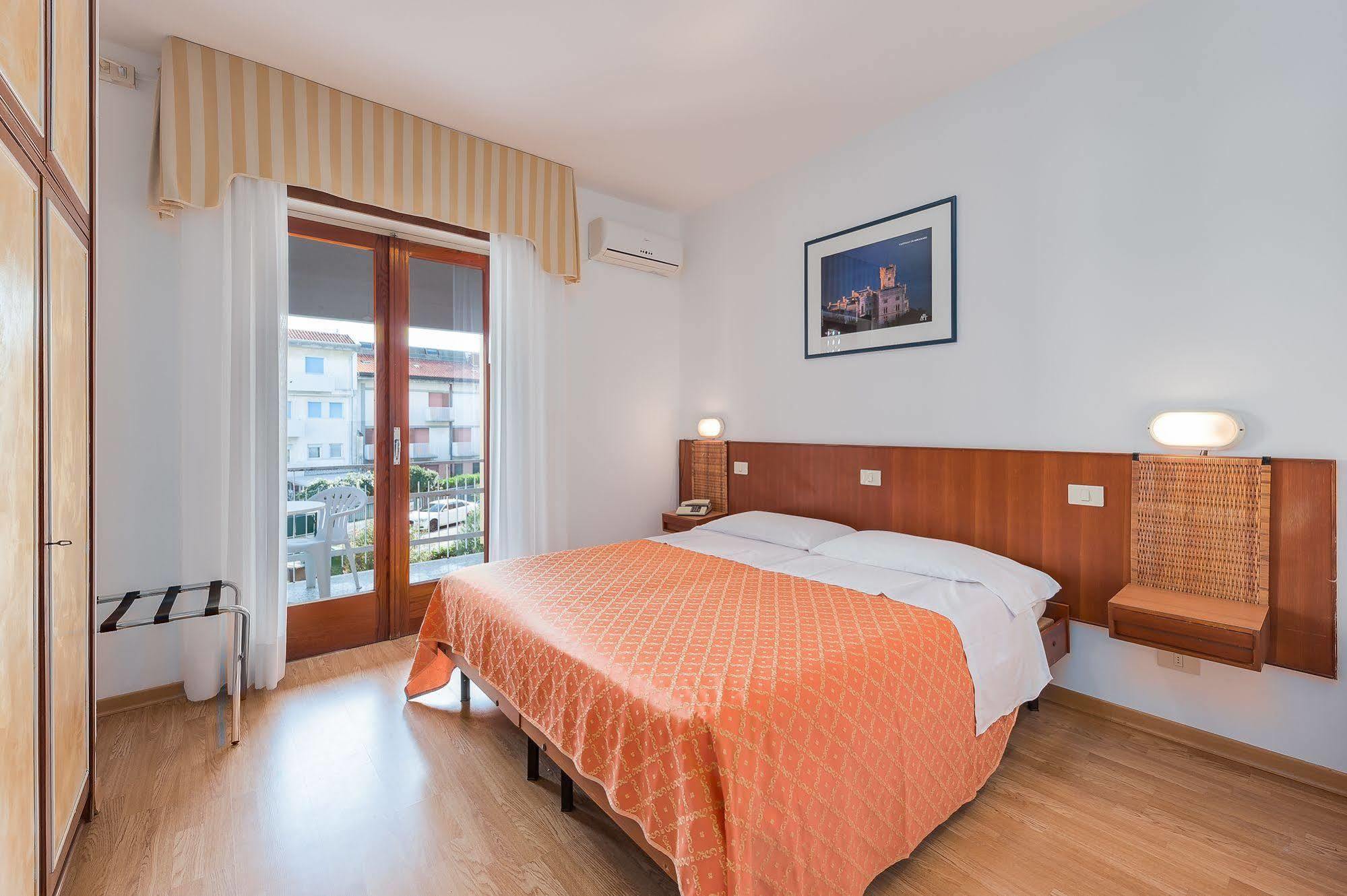 Hotel Helvetia Grado Exterior photo