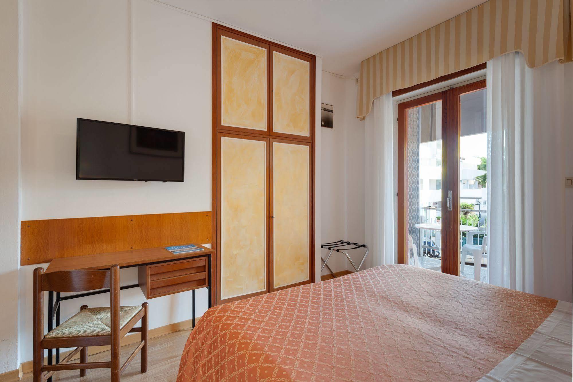 Hotel Helvetia Grado Exterior photo